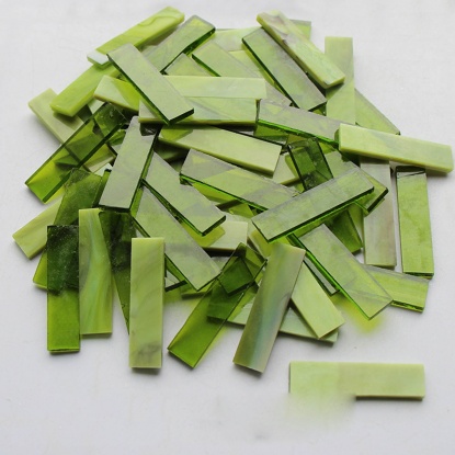 ガラス 飾り 緑 長方形 4cmx 1cm、 1 パック ( 70 個 /パック） の画像