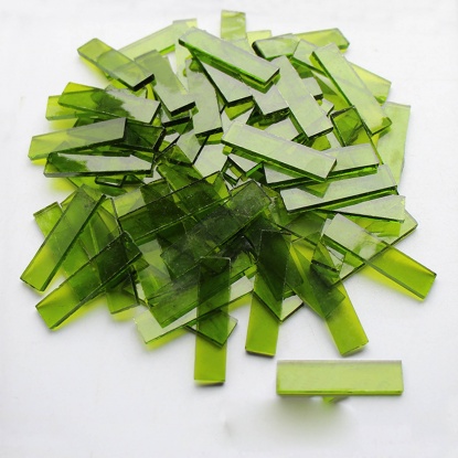 ガラス 飾り 緑 長方形 透明 4cmx 1cm、 1 パック ( 70 個 /パック） の画像
