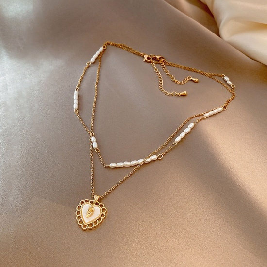 Image de Collier Multirang en Acier Inoxydable & Acrylique Doré Blanc Cœur Imitation Perles 40cm Long, 1 Pièce