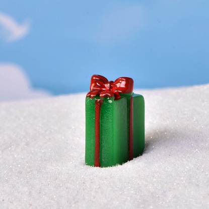 グリーン-12＃クリスマスボックスレジンマイクロランドスケープミニチュア 雑貨 飾り オーナメントDIYスノーシーンアクセサリー2.2x1.5cm、1個 の画像
