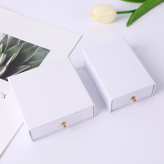 Picture of Paper Jewelry Gift Jewelry Box With Handle White 10cm x 7.5cm x 3.5cm , 1 Piece