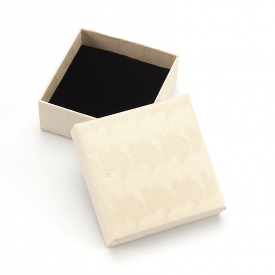 Immagine di Paper Jewelry Gift Boxes Square Creamy-White Shell Pattern 7.5cm x 7.5cm x 3cm , 10 PCs
