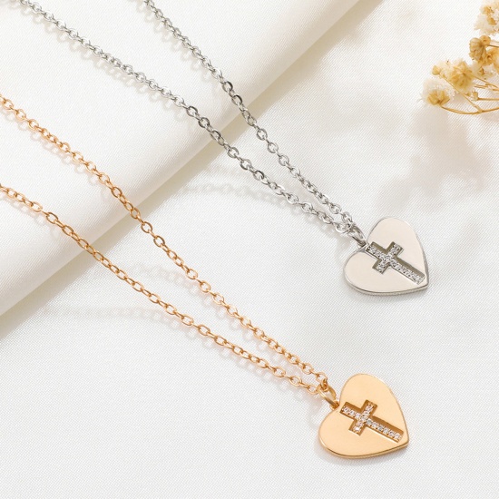 Immagine di Collana con Ciondolo San Valentino en Rame Multicolore Cuore Croce à Strass Trasparente (Apparié à Perle: 46cm Long, 1 Pz
