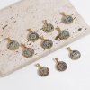 Immagine di 304 Acciaio Inossidabile & Conchiglia Charms Tondo Oro Placcato Multicolore Lettera Maiuscola Messaggio " A-Z " 24mm x 16mm, 1 Pz