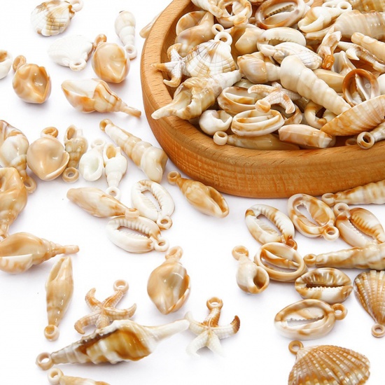 Bild von Acryl Ozean Schmuck Anhänger Strandschnecke Khaki , mit Muschelschale Muster, 1 Packung