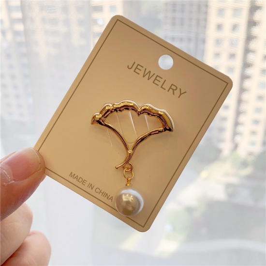 Immagine di Spilla Foglia di Gingko Oro Placcato Bianco Imitata Perla 45mm x 33mm, 1 Pz