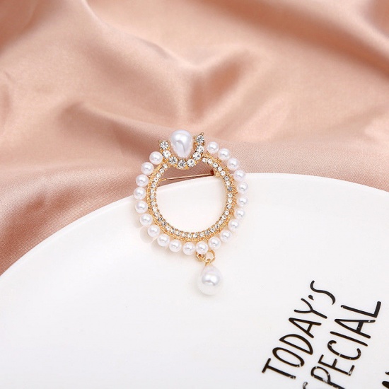 Image de Broche Epingle Exquis Annulaire Doré Blanc Imitation Perles à Strass Transparent 6.7cm x 3.6cm, 1 Pièce