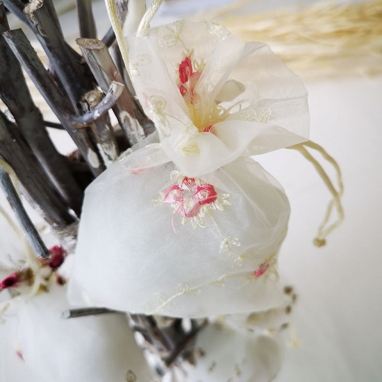 糸 刺繍 結婚祝い ギフト オーガンジー袋 巾着袋 アクセサリーバック ラッピング   フラワー 薄ピンク ) 14cm x 10cm、 2 個 の画像