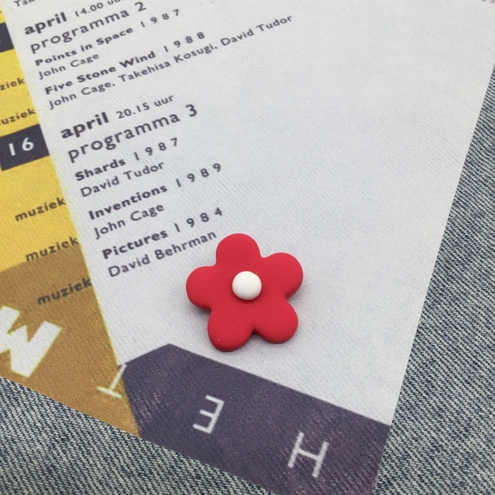 Immagine di Plastica Spilla Fiore Rosso Smerigliato 2.5cm, 1 Pz