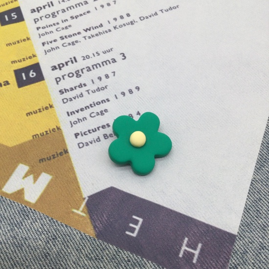 Immagine di Plastica Spilla Fiore Verde Smerigliato 2.5cm, 1 Pz