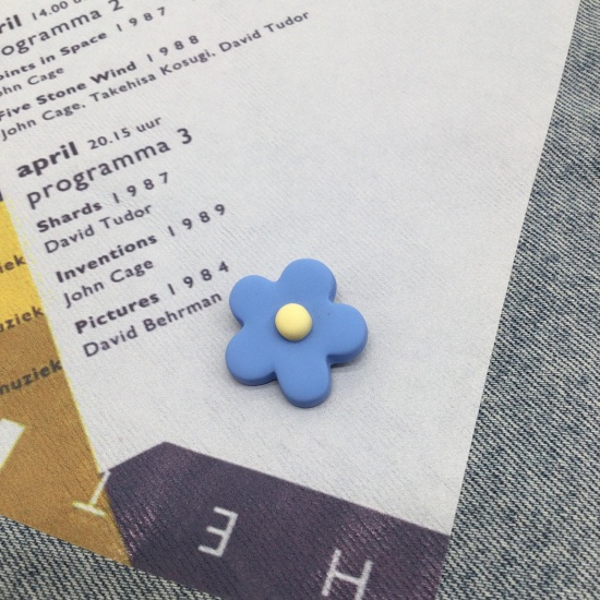 Immagine di Plastica Spilla Fiore Blu Smerigliato 2.5cm, 1 Pz