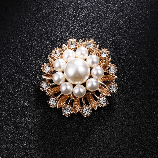 Picture of Zinc Based Alloy Pin Brooches Round Gold Plated White Imitation Pearl Clear Rhinestone 3.5cm x 3.5cm, 1 Piece