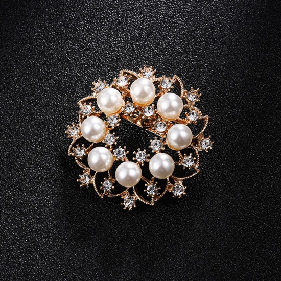 Picture of Zinc Based Alloy Pin Brooches Round Gold Plated White Imitation Pearl Clear Rhinestone 4cm x 4cm, 1 Piece