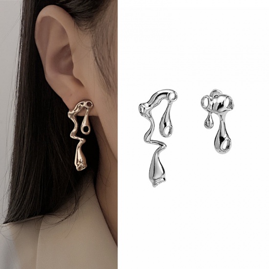Picture of Exquisite Asymmetric Earrings Silver Plated Liquid Metal Curve 24mm x 12mm 40mm x 15mm, 1 Pair