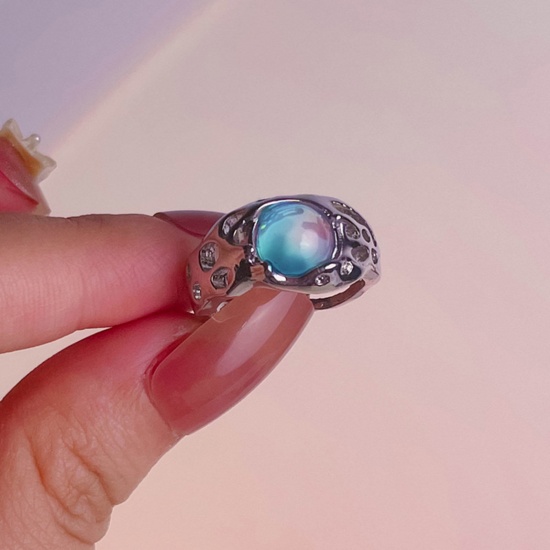 銅 素敵 オープンタイプ 調整可能 リング 指輪 銀メッキ 青 模造宝石 直径17mm (日本サイズ約13号)、1 個 の画像