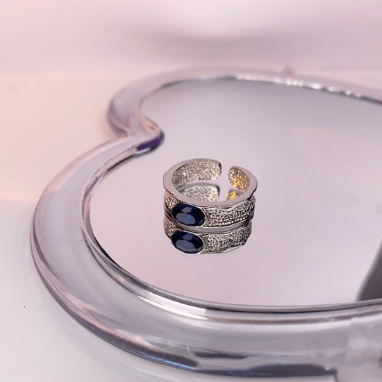 銅 素敵 オープンタイプ 調整可能 リング 指輪 銀メッキ 青 模造宝石 直径17mm (日本サイズ約13号)、1 個 の画像