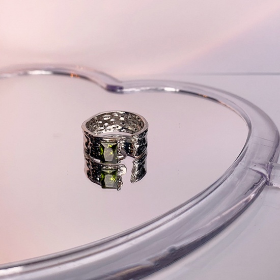 銅 素敵 オープンタイプ 調整可能 リング 指輪 銀メッキ 緑 模造宝石 直径17mm (日本サイズ約13号)、1 個 の画像