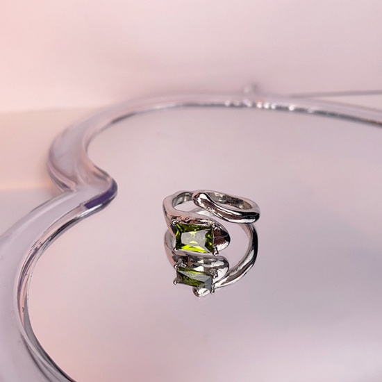 銅 素敵 オープンタイプ 調整可能 リング 指輪 銀メッキ 緑 模造宝石 直径17mm (日本サイズ約13号)、1 個 の画像