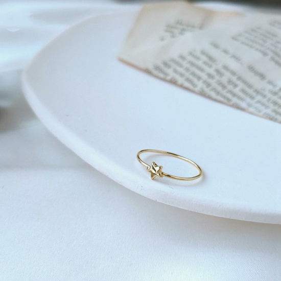 Bild von Umweltfreundlich Exquisit Ins Stil 14K echt Vergoldet Kupfer Uneinstellbar Pentagramm Stern Ring Für Frauen 17mm (US Größe 6.5), 1 Stück